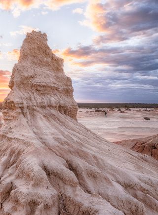 Spectacular outback landscapes showcasing the Walls of China in the World Heritage Mungo National Park