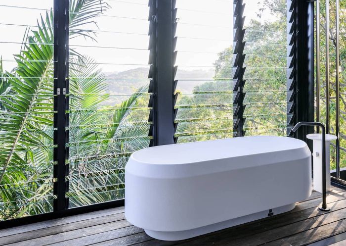 Crane Lodge, Palm Beach - Credit: Crane Lodge Bath on the deck at Crane Lodge, Palm Beach
